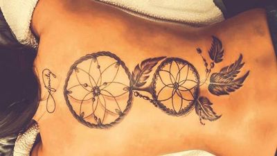  Tatouage attrape rêve intégrale du dos vu du dessus